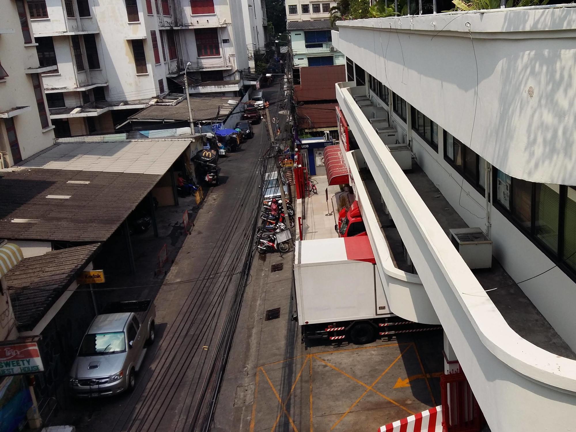 New C.H. Guest House Bangkok Luaran gambar